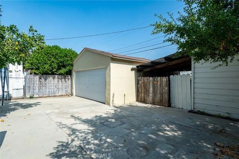 Tiny photo for 702 S Mariposa Street, Burbank, CA 91506 (MLS # BB25235201)
