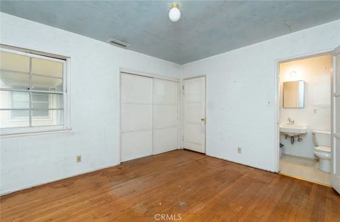 Tiny photo for 702 S Mariposa Street, Burbank, CA 91506 (MLS # BB25235201)