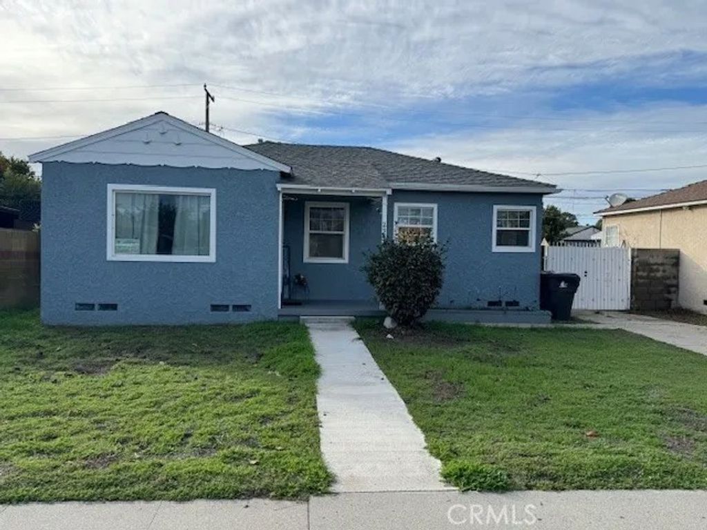 Photo of 2941 Baltic Ave, Long Beach, CA 90810 (MLS # PW25266578)