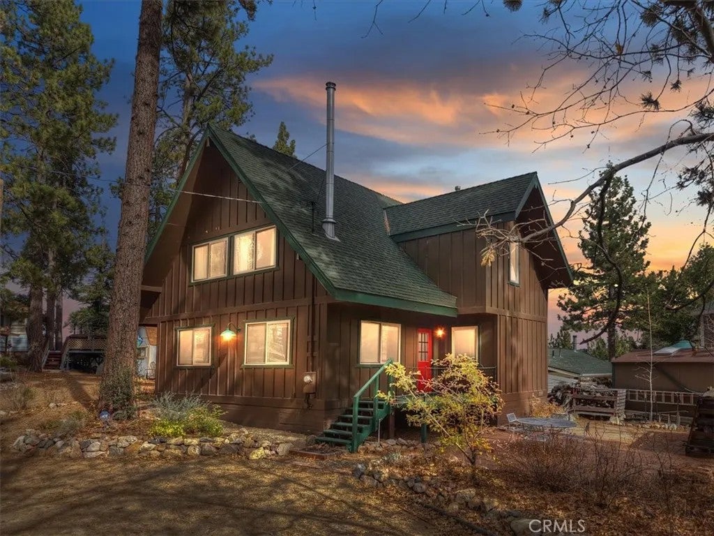 Photo of 929 Andrew LN, Big Bear Lake, CA 92315 (MLS # IG26101529)