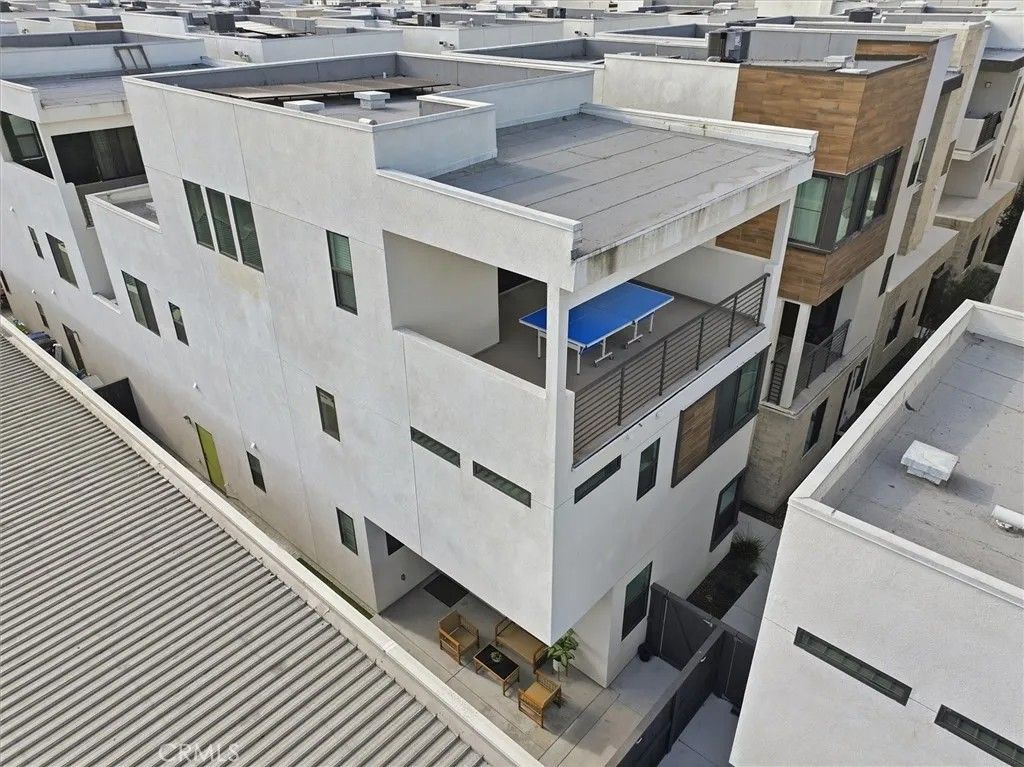 Photo of 2144 Swallowtail Walk, Gardena, CA 90249 (MLS # SB25266221)