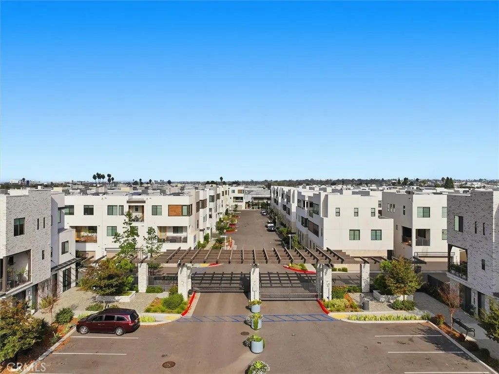 Photo of 2144 Swallowtail Walk, Gardena, CA 90249 (MLS # SB25266221)