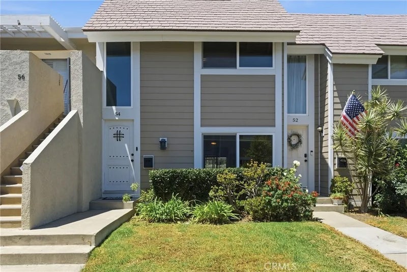 54 Oval Road