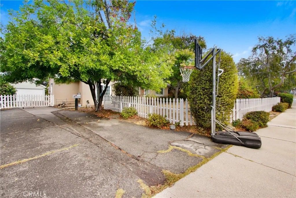 Photo of 817 E Ada Avenue, Glendora, CA 91741 (MLS # CV26096618)