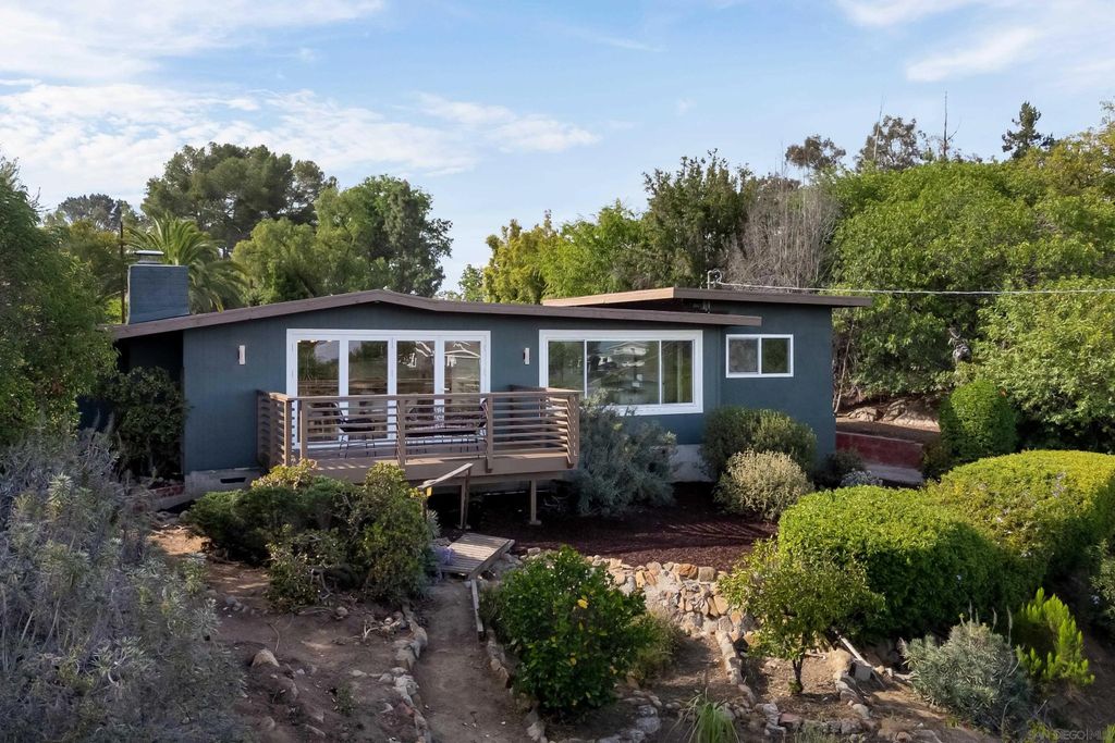 Photo of 10111 Pinnacle LN, La Mesa, CA 91941 (MLS # 260013864)