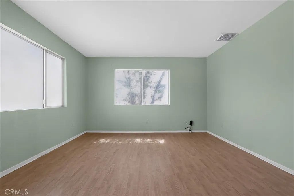 10142 E Avenue R14