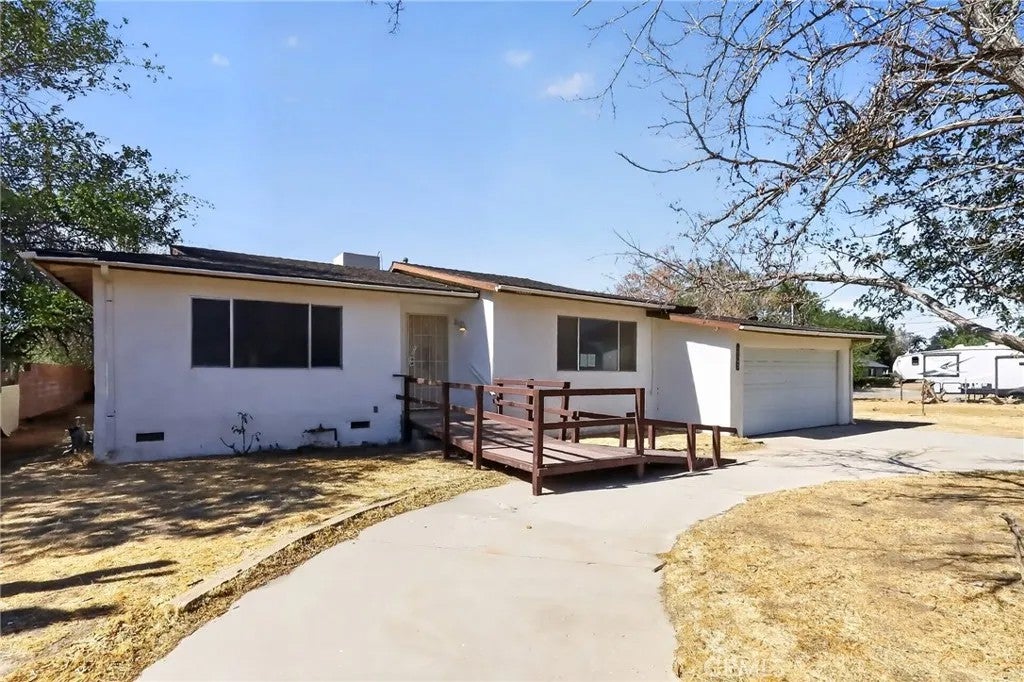 10142 E Avenue R14