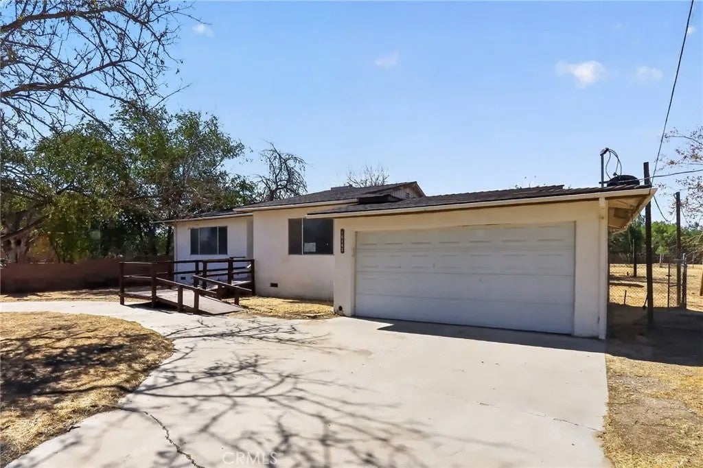 10142 E Avenue R14