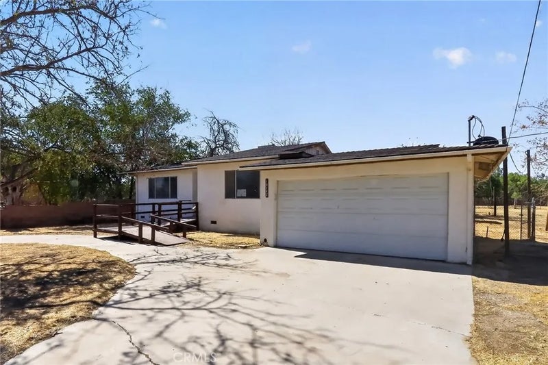 10142 E Avenue R14
