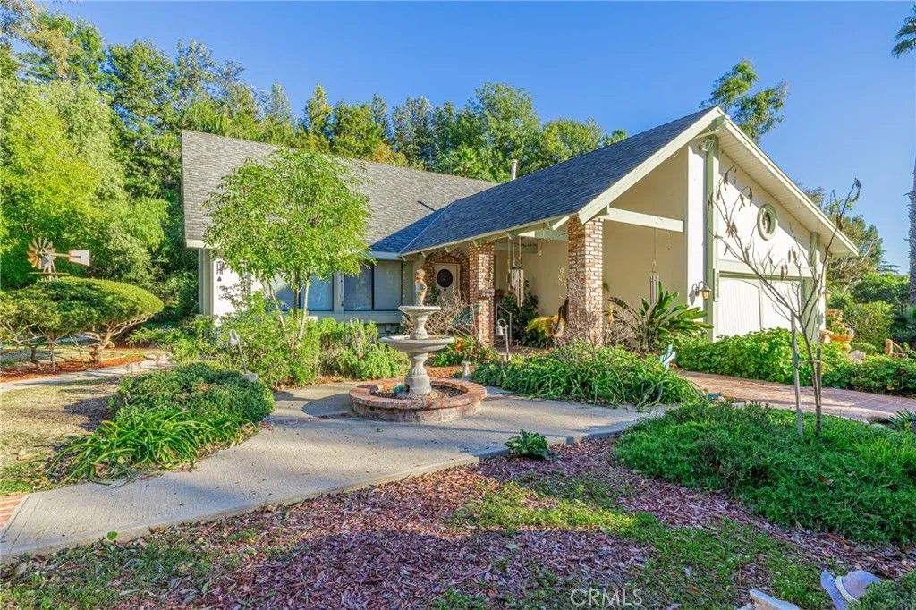 Photo of 30642 Gilmour St, Castaic, CA 91384 (MLS # SR26008151)