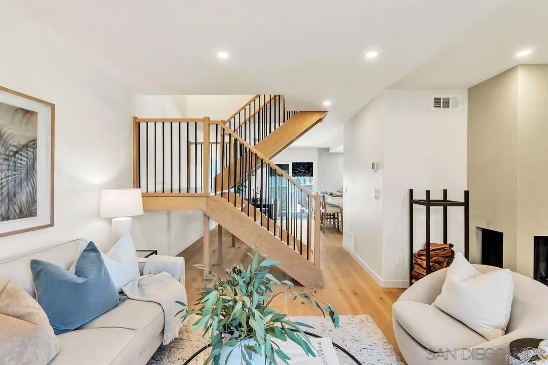 827 Del Mar Downs Rd E