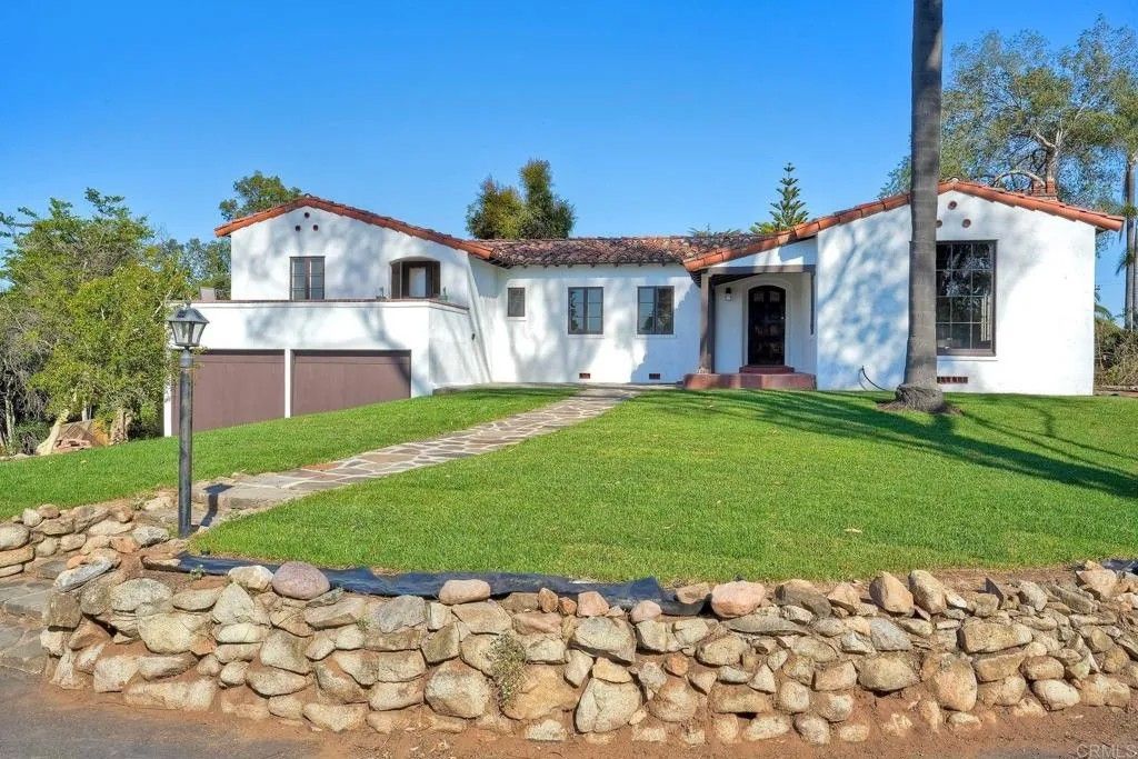 Photo of 2305 Alta Vista Drive, Vista, CA 92084 (MLS # NDP2603935)