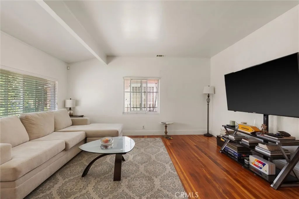 934 E Arlington