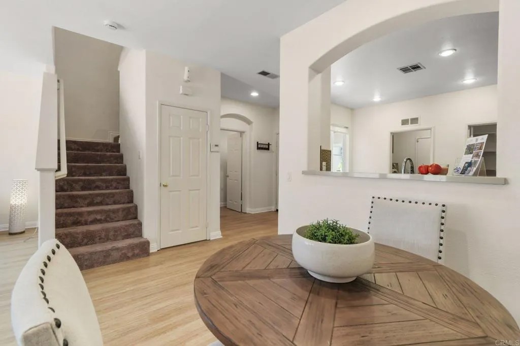 6303 Avenida De Las Vistas 3