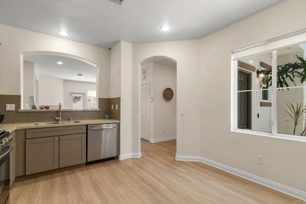 6303 Avenida De Las Vistas 3