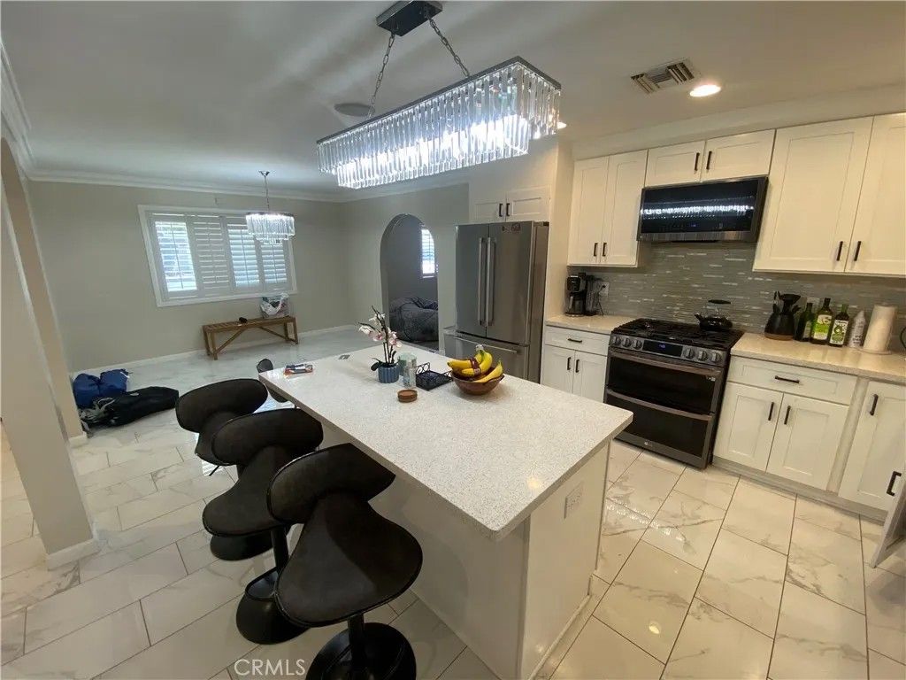 Photo of 9767 Comanche, Chatsworth, CA 91311 (MLS # SR26027725)