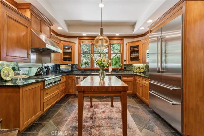 27489 Meadow Bay