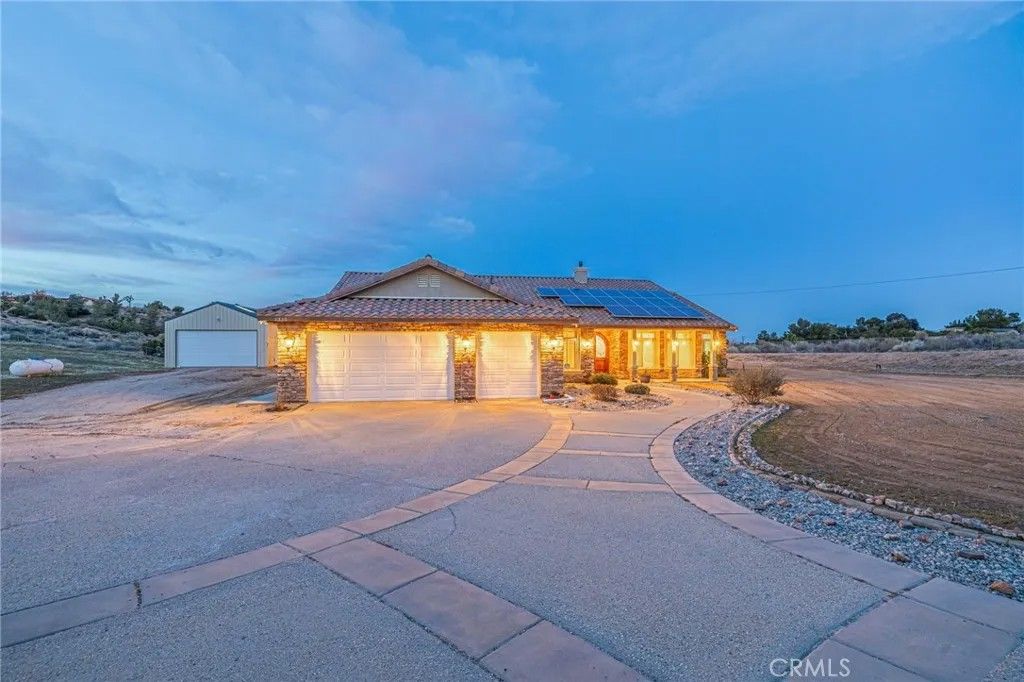 Photo of 3335 E Avenue T8, Palmdale, CA 93550 (MLS # SR25271829)