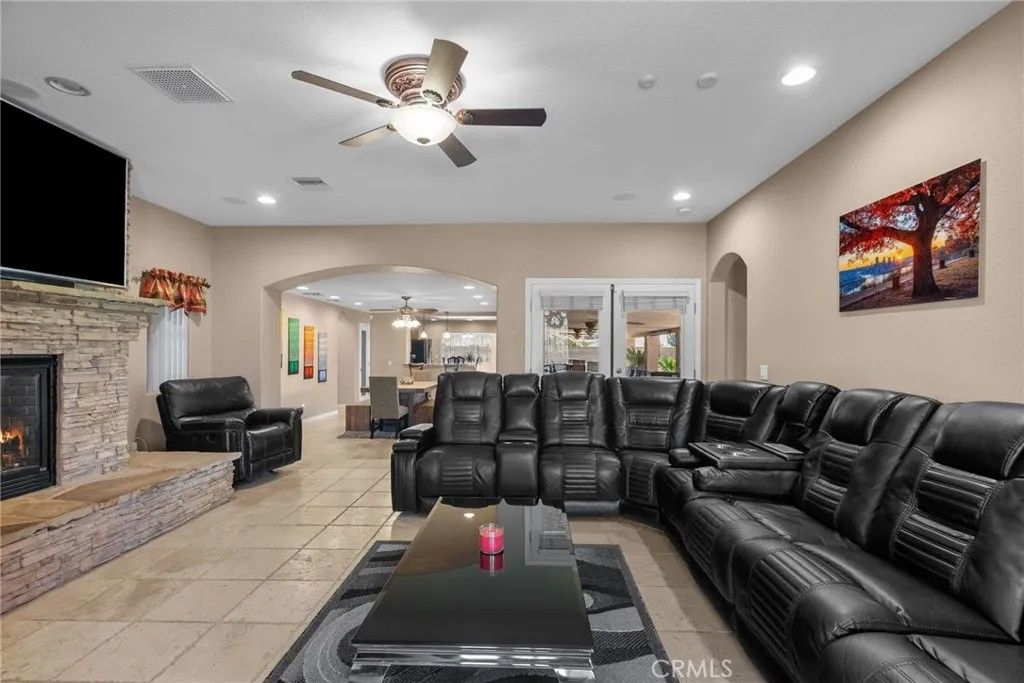 Photo of 40139 15th St, Palmdale, CA 93551 (MLS # SR26069904)