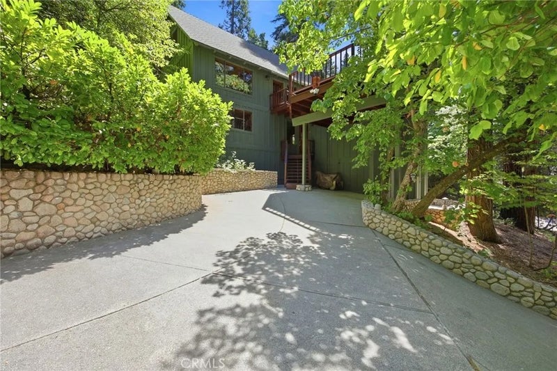 745 Kuffel Canyon