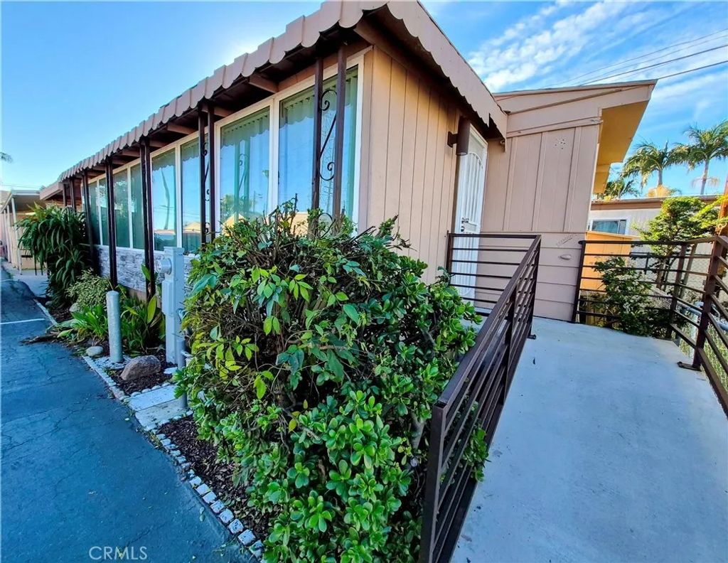 Photo of 8819 Park St #29, Bellflower, CA 90706 (MLS # IN26010519)