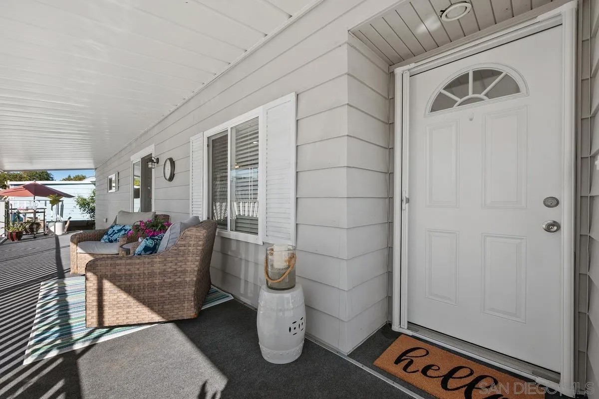 7004 San Carlos Street