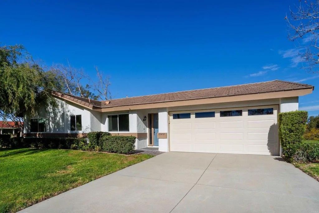Photo of 23652 Via Pellicer, Mission Viejo, CA 92692 (MLS # NDP2600387)