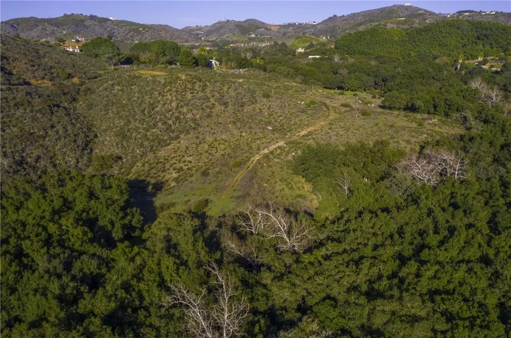 Photo of 93706 Via Escondido, Temecula, CA 92590 (MLS # SB26056159)