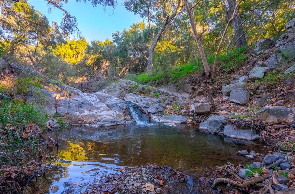 Photo of 93706 Via Escondido, Temecula, CA 92590 (MLS # SB26056159)