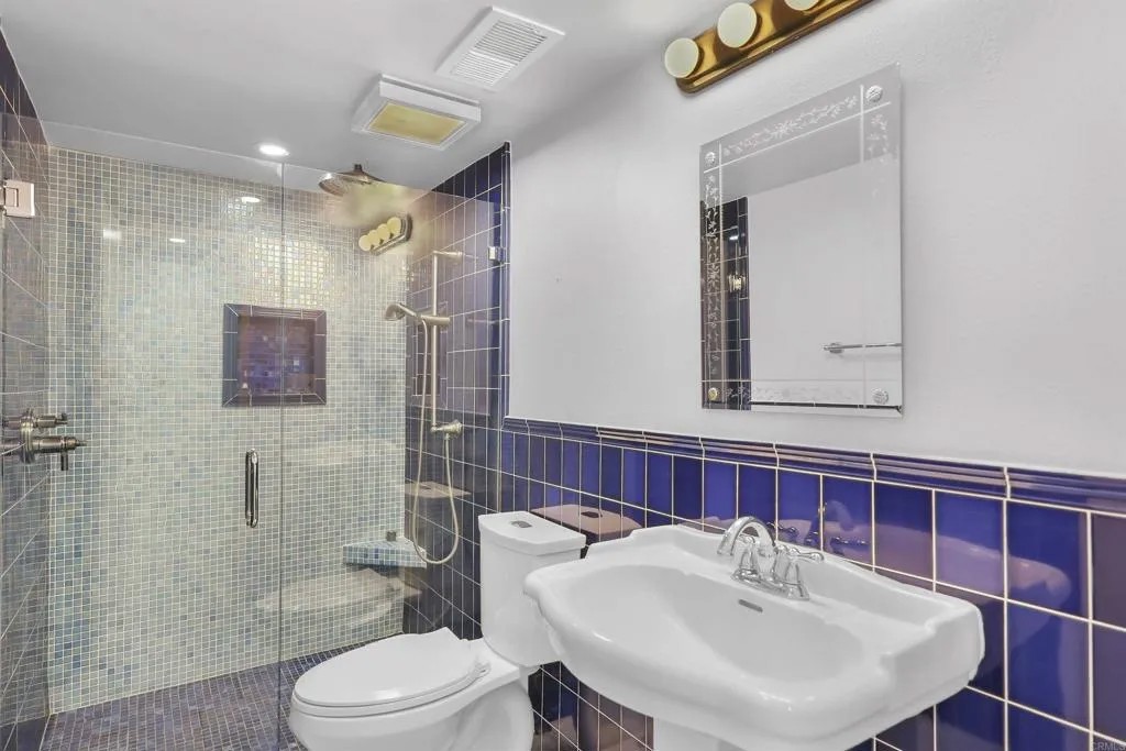 415 E Avenida Granada