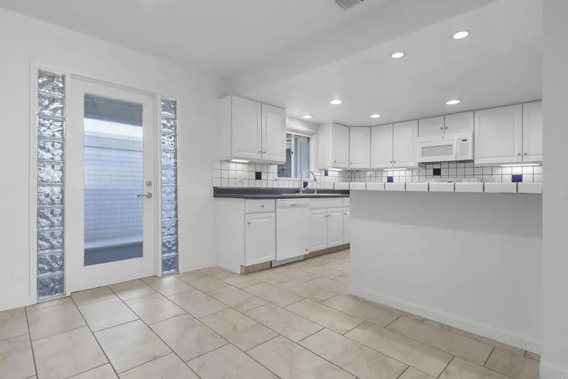 415 E Avenida Granada