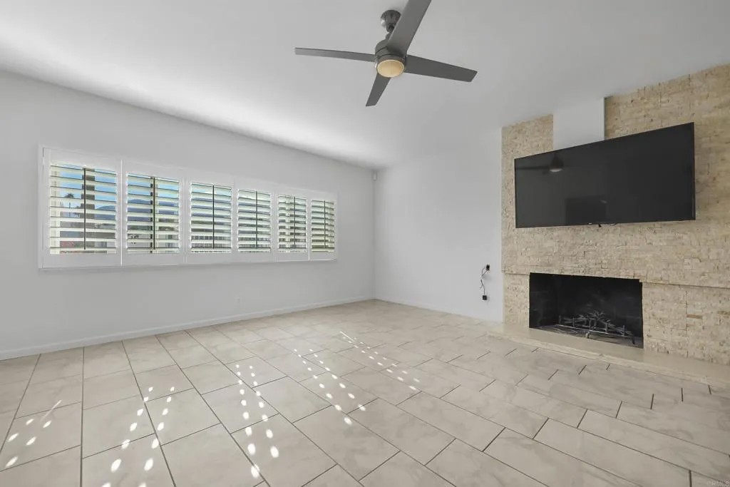 415 E Avenida Granada
