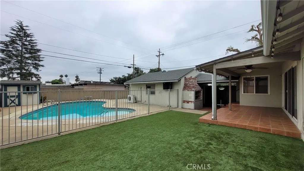 504 E Foothill