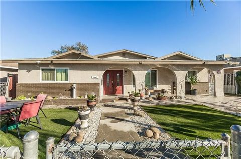 Photo of 2467 S Holloway Avenue, Fresno, CA 93725 (MLS # FR26006008)