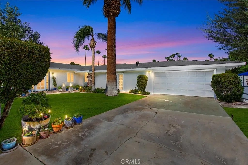 Photo of 1450 Tamarisk Rd, Palm Springs, CA 92262 (MLS # IG25238583)