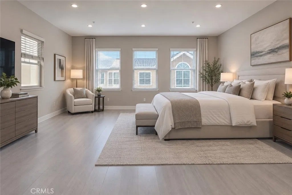 1136 N Euclid 14