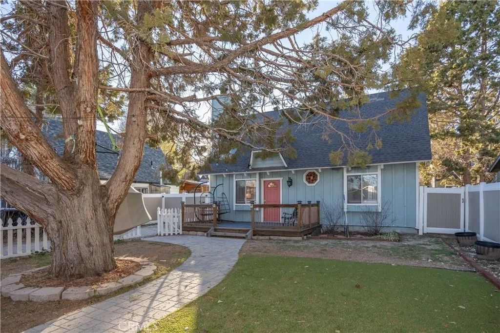 Photo of 1037 Sequoia Dr, Big Bear Lake, CA 92314 (MLS # IG25267256)