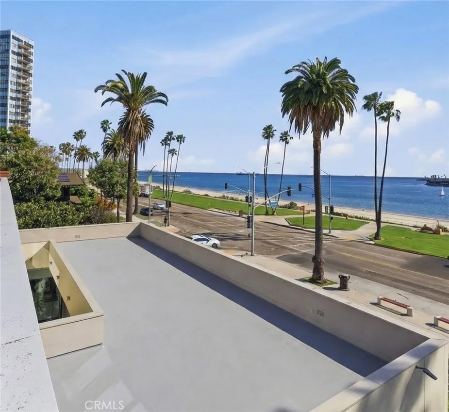 2767 E Ocean