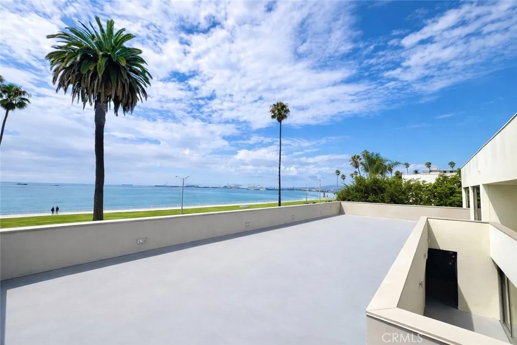 2767 E Ocean