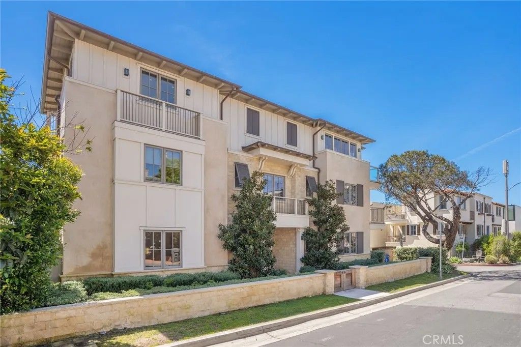 Photo of 328 28th Street, Manhattan Beach, CA 90266 (MLS # SB26086141)