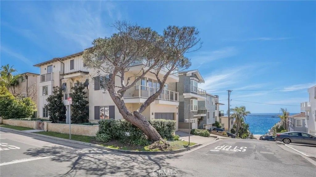 Photo of 328 28th Street, Manhattan Beach, CA 90266 (MLS # SB26086141)
