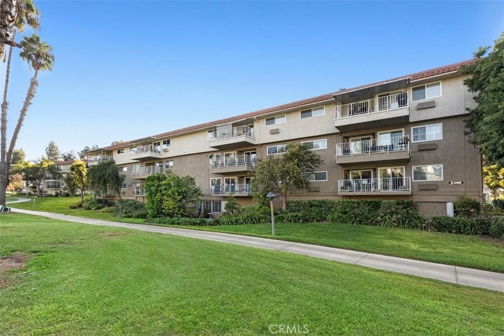 2390 W Via Mariposa 1H