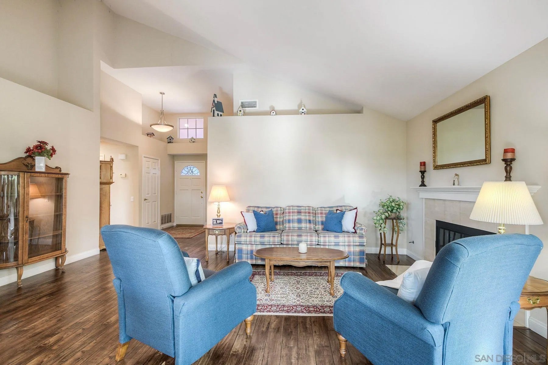 1298 Rue Saint Martin