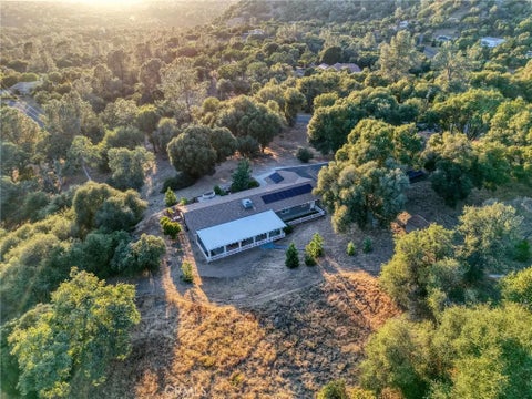 Photo of 46946 Morning Sky Trail, Coarsegold, CA 93614 (MLS # FR26160356)