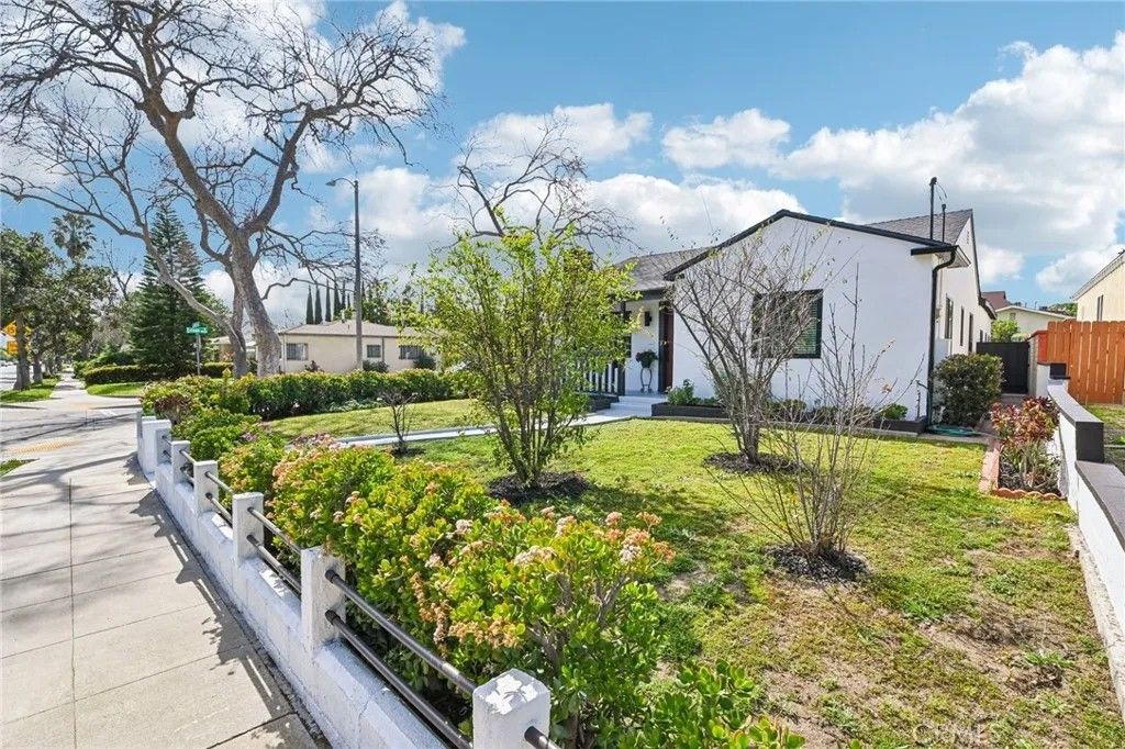 Photo of 371 Sierra Madre Villa Ave, Pasadena, CA 91107 (MLS # PF26045233)