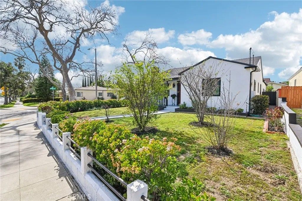 Photo of 371 Sierra Madre Villa Ave, Pasadena, CA 91107 (MLS # PF26045233)