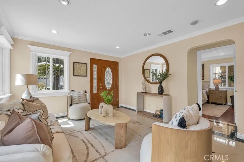 425 W Graves Ave