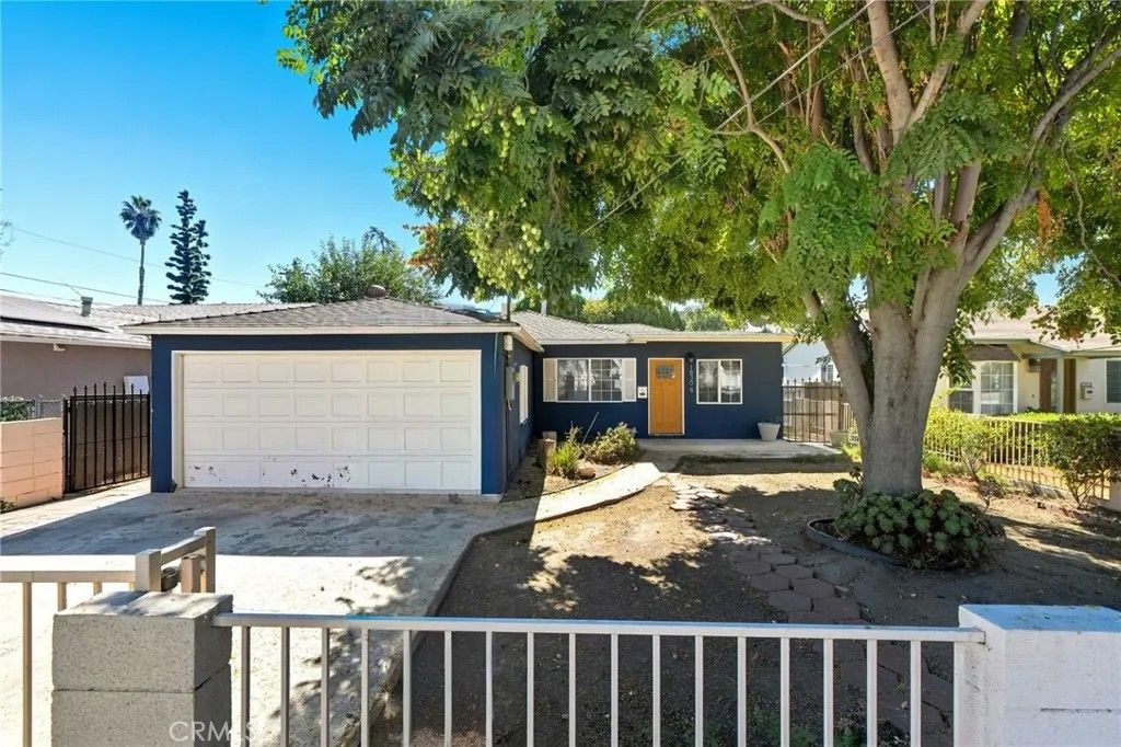 Photo of 18308 Gresham St, Northridge, CA 91325 (MLS # SR25237935)