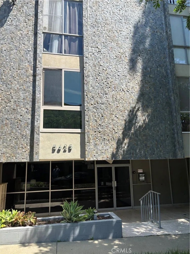 Photo of 5625 Windsor WAY, Culver City, CA 90230 (MLS # PW26210268)