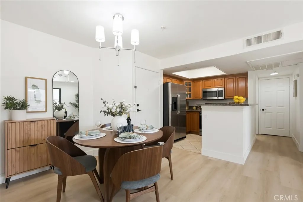 64 N Mar Vista Avenue 127
